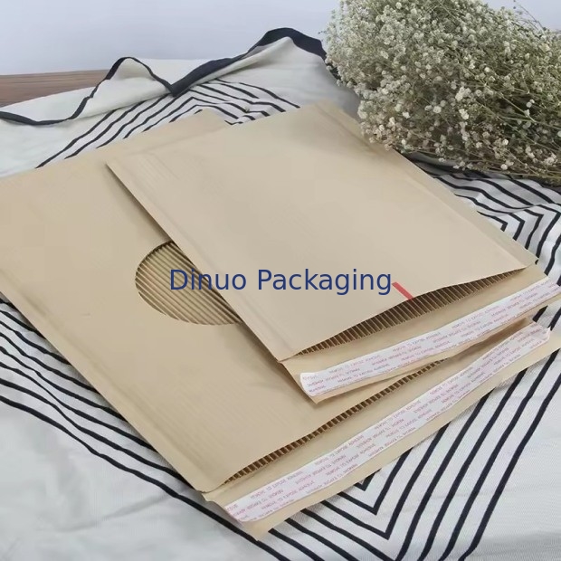 Kişisel Mükemmel Bal Çubukları Gömlek Yastık Poly Mailer Yastıklı Nakliye Zarfları Kraft Kağıdı Balonlu Posta Çantaları