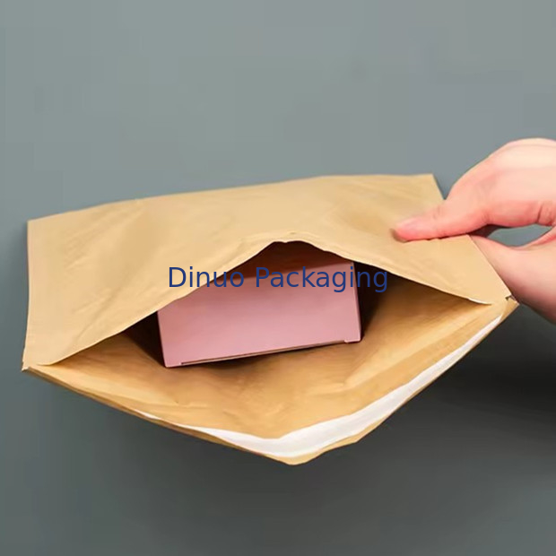 Özel komposta edilebilir bal kovanı yorganlı kraft kağıdı ekspres zarf biyolojik parçalanabilir şok geçirmez postacı nakliye paketleme çantası