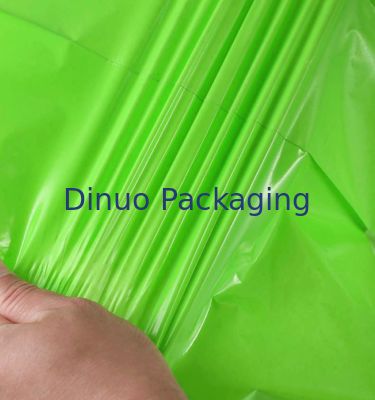 Yırtıcı dayanıklı su geçirmez ve kendi kendine kapanan Poly Mail çantası giyim kuryesi için